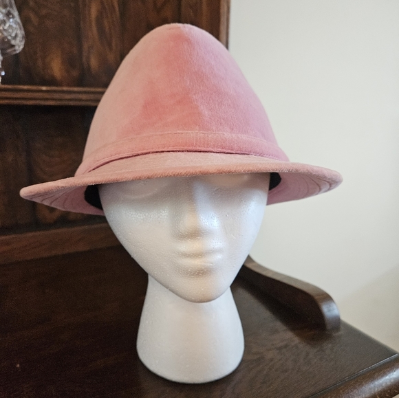 Pink Fedora hat cute heart accent. - Picture 11 of 11